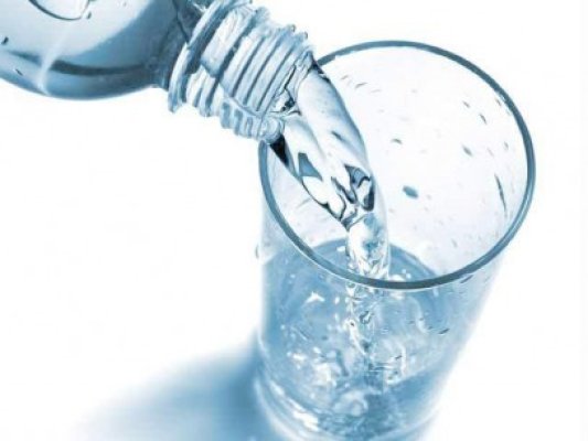Atenţie! Mii de litri de apă minerală, retraşi de pe piaţă
